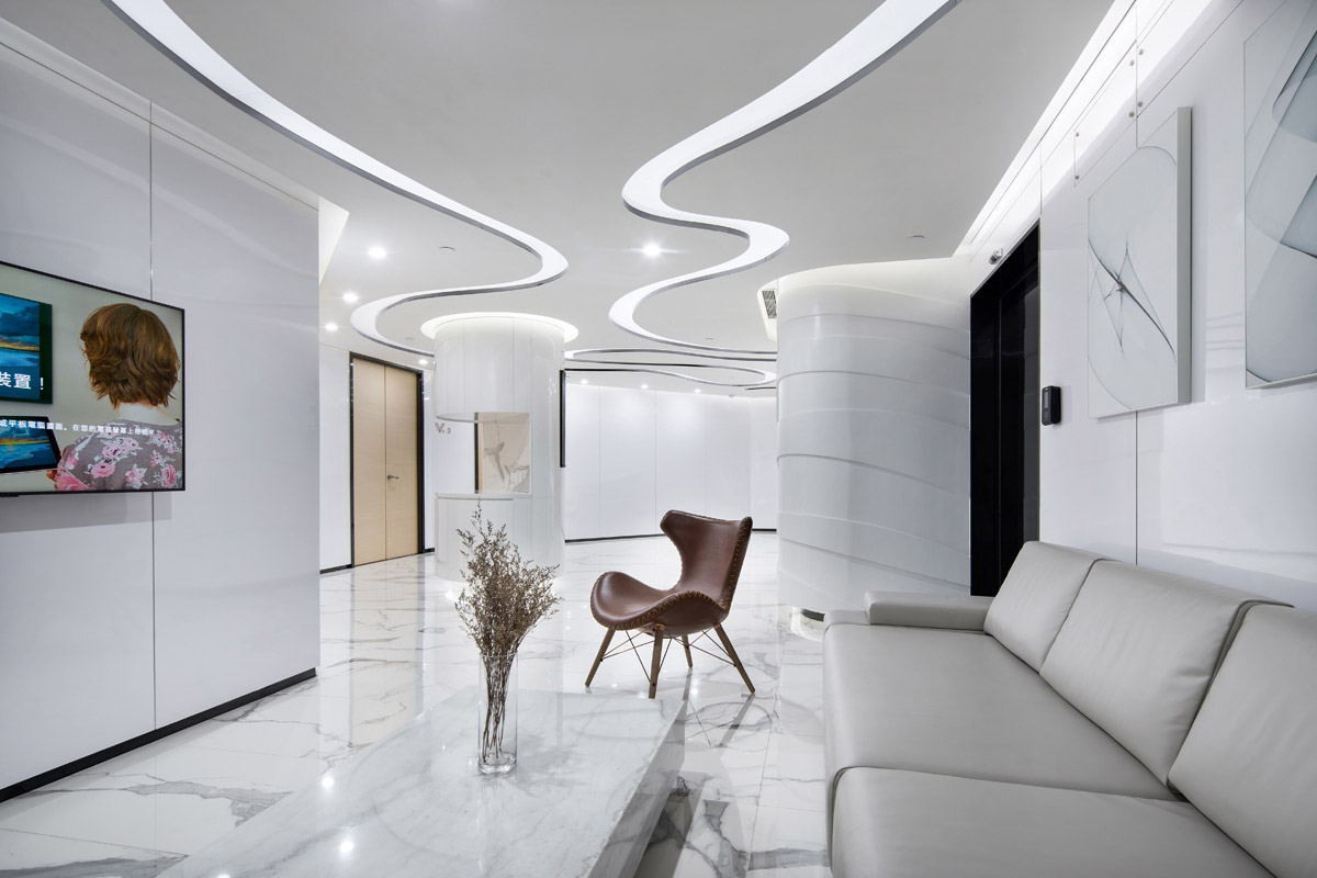 Cosmetic Centre Creates Fluidity with Soft Architectural Curves