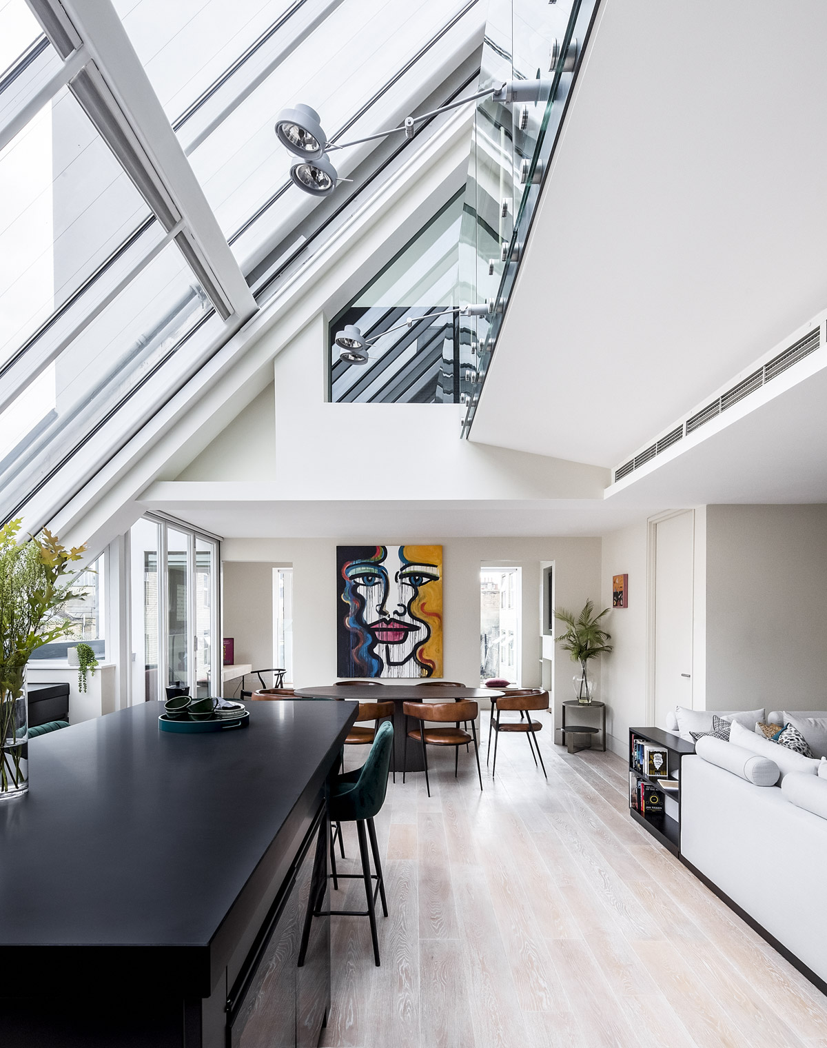 Loft Apartment Designed to Reflect its Urban Soho Surroundings SBID