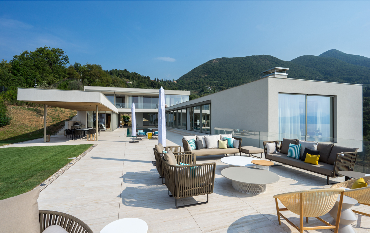 Luxury Residential Villa Overlooking Italian Lake Garda