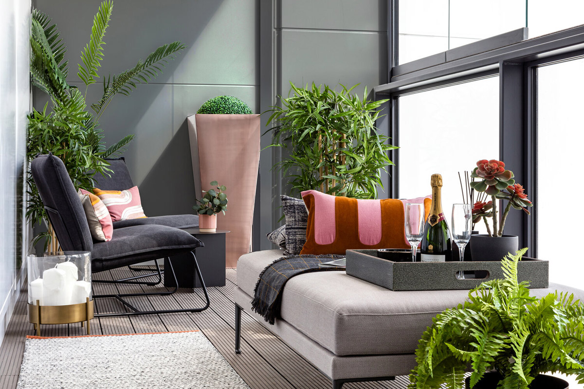 The Six Collective (1)