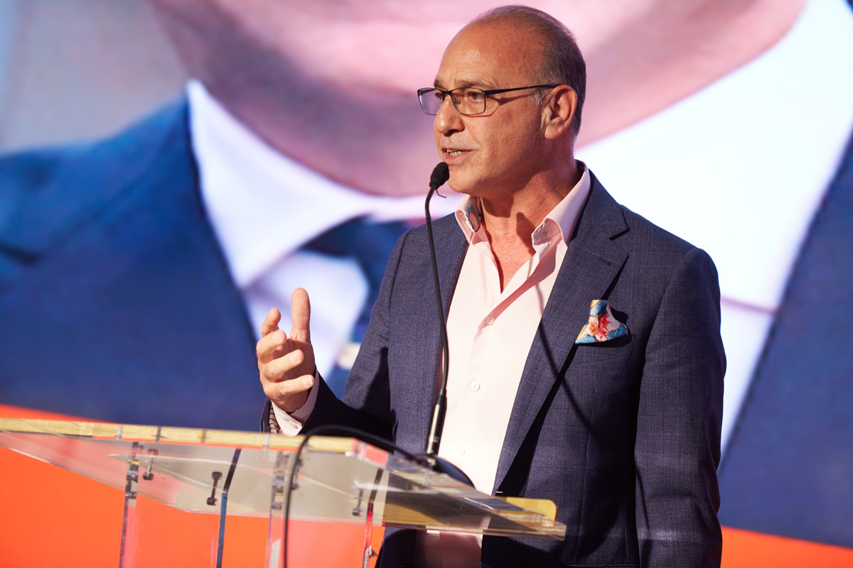 Theo Paphitis Awarded SBID Fellow of the Year 2021 at the SBID Awards