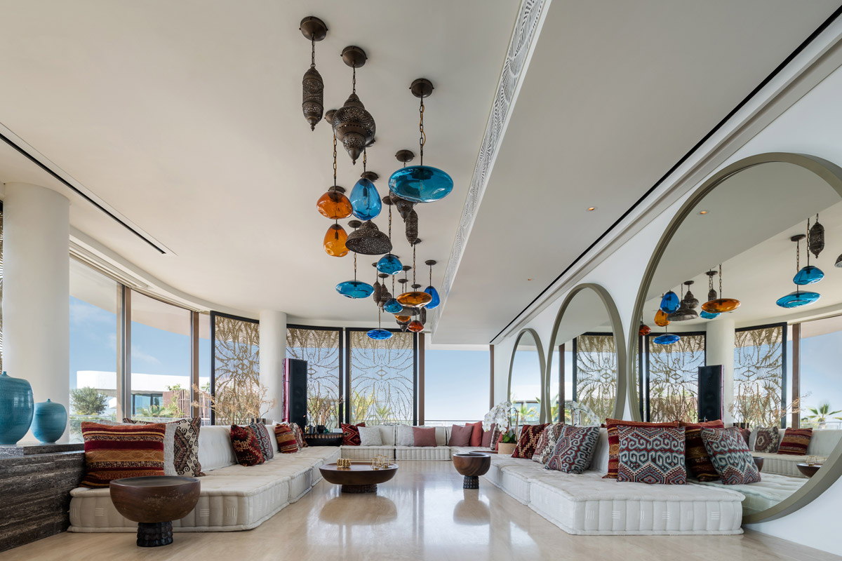 The Thoughts and Process Behind a Luxurious and Arty Penthouse