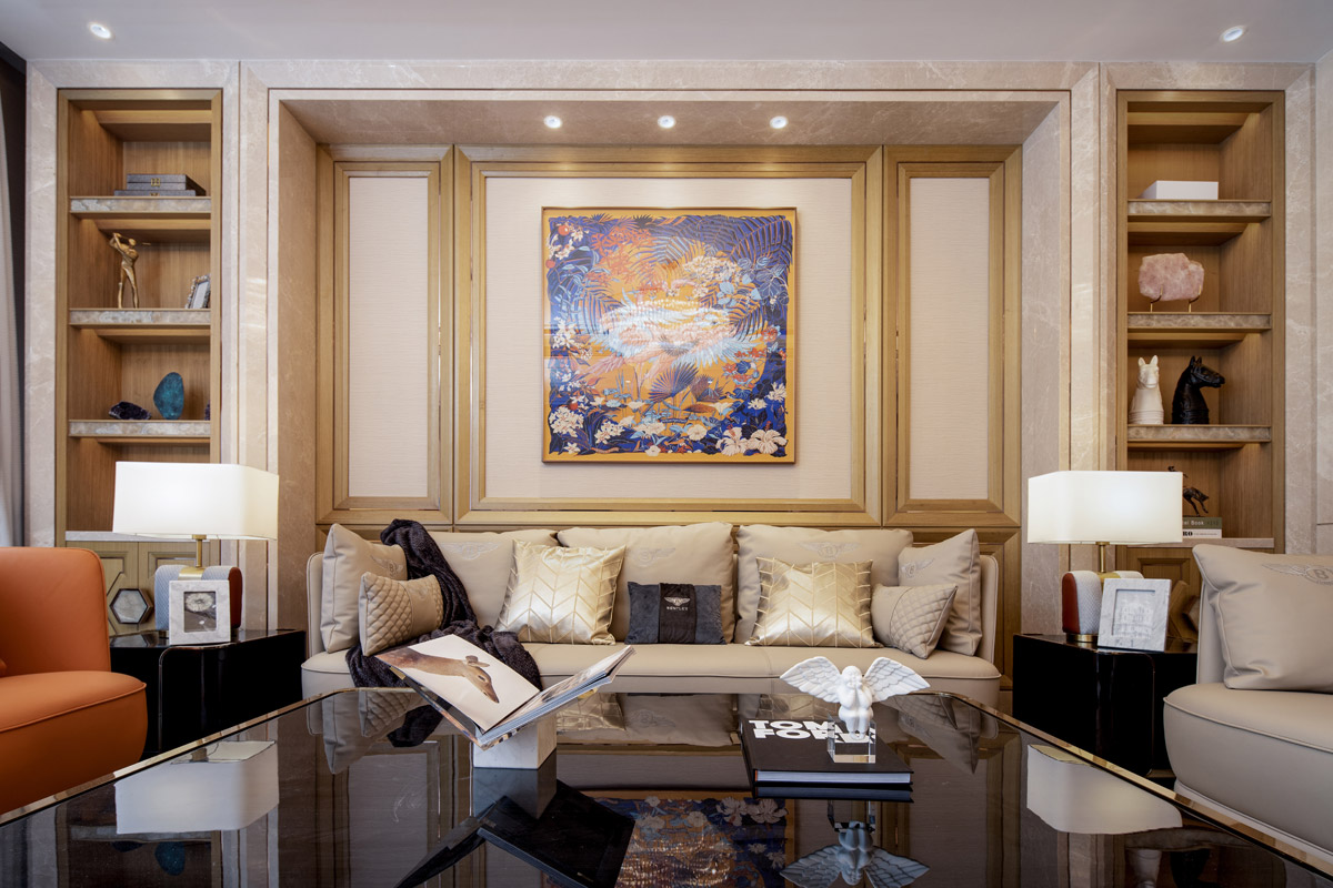 Aristocratic Interior Enriched with Modernism and Elegance