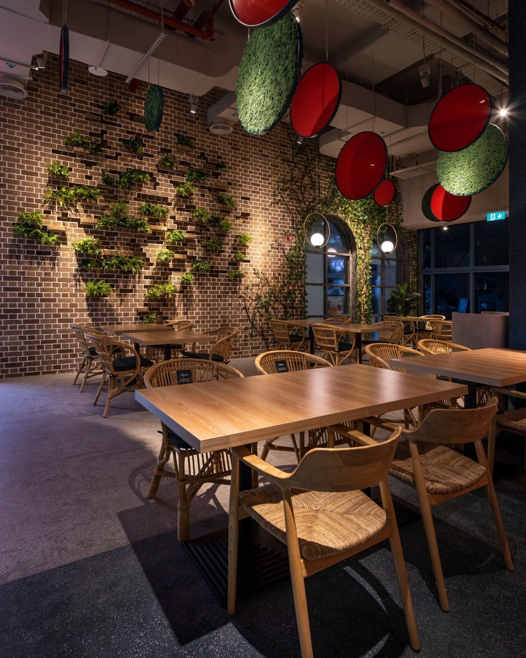 café design, Dubai Café Splits the Design Concept to Represent Different Personalities