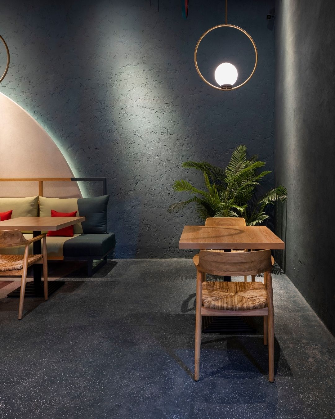 café design, Dubai Café Splits the Design Concept to Represent Different Personalities