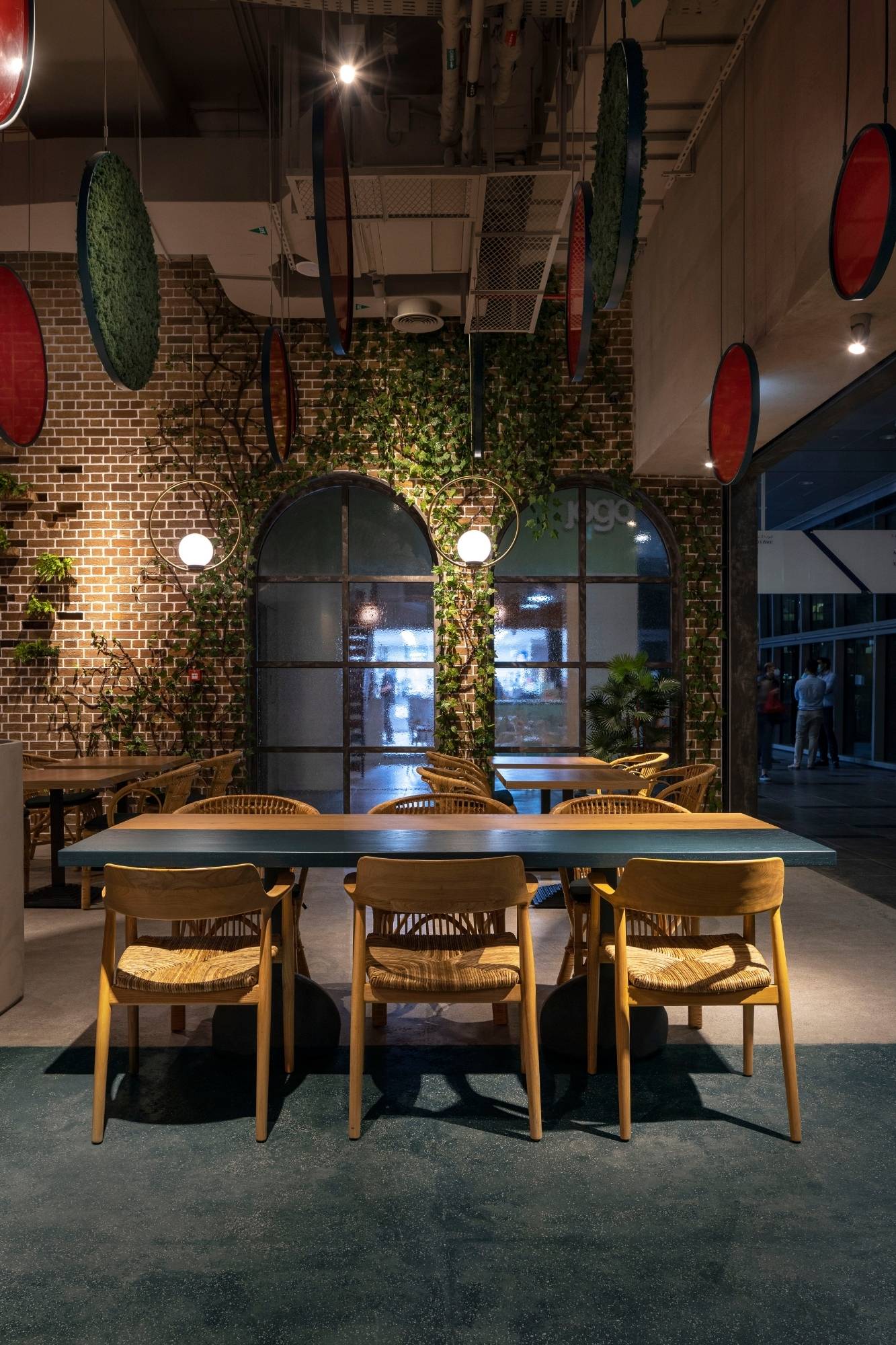 café design, Dubai Café Splits the Design Concept to Represent Different Personalities