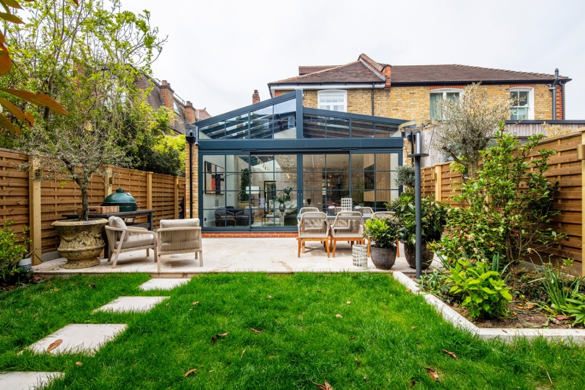 family home, House Refurbishment Maximises Space and Brings Vibrancy Into the Design