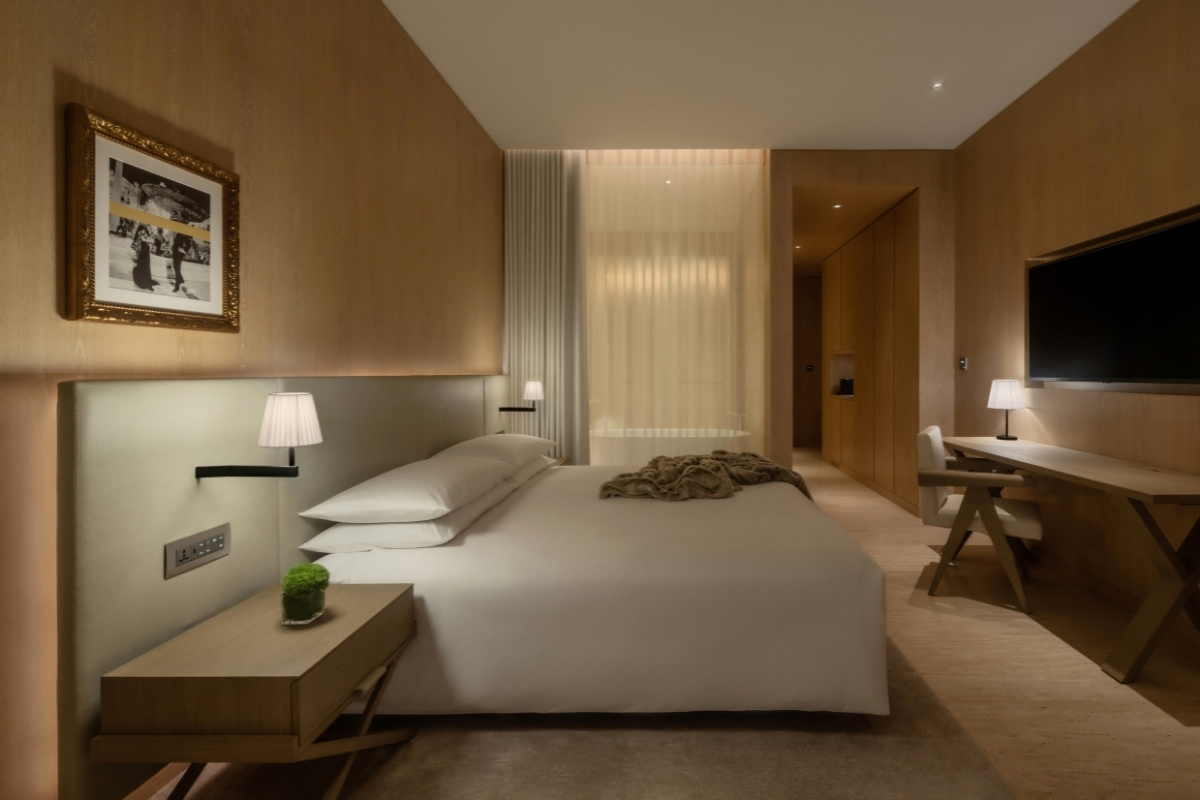 hotel suites, Dubai EDITION Hotel Suites Celebrate Minimal Luxury