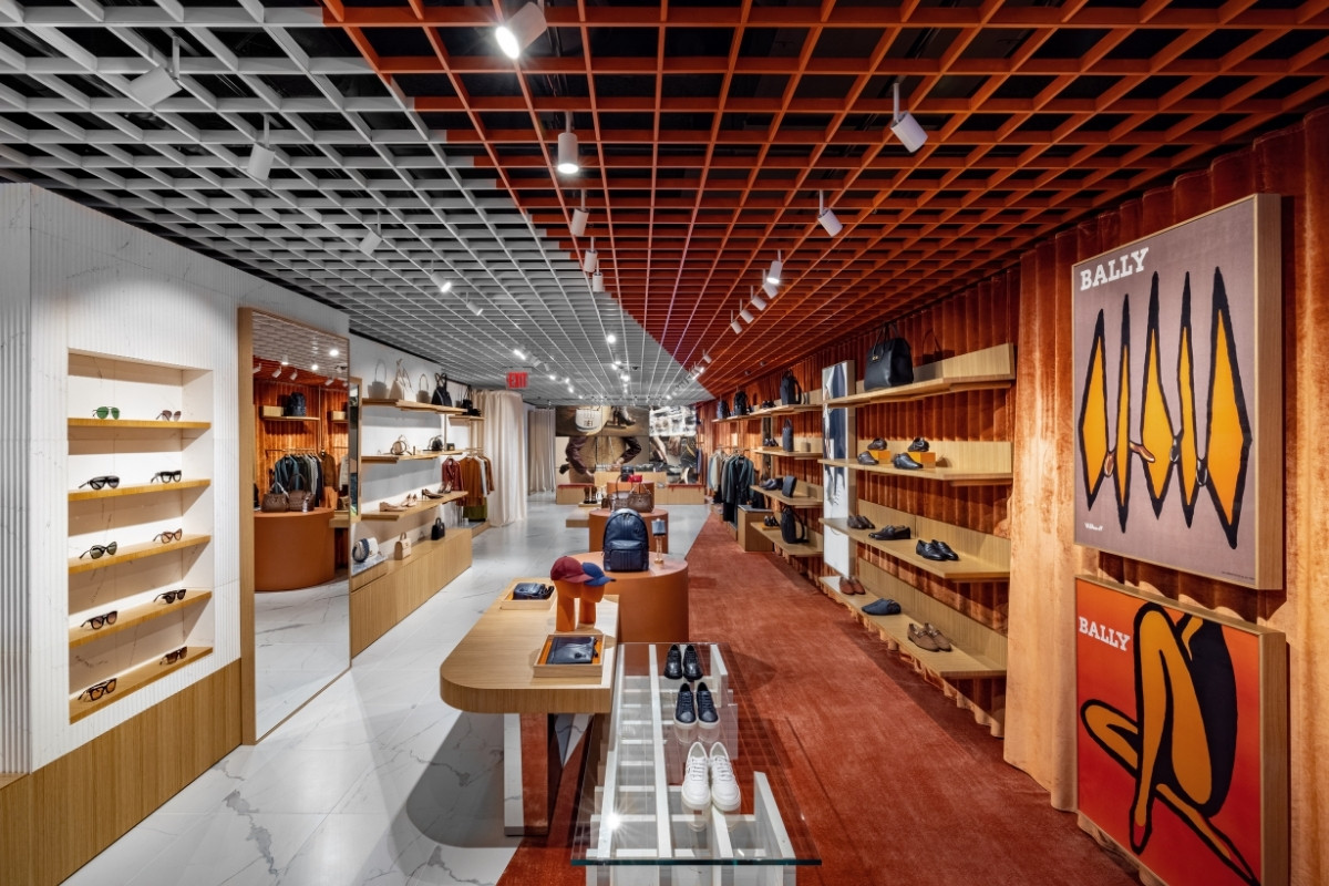 Warm Light that Bathes Manhattan Reflected in the Retail Design