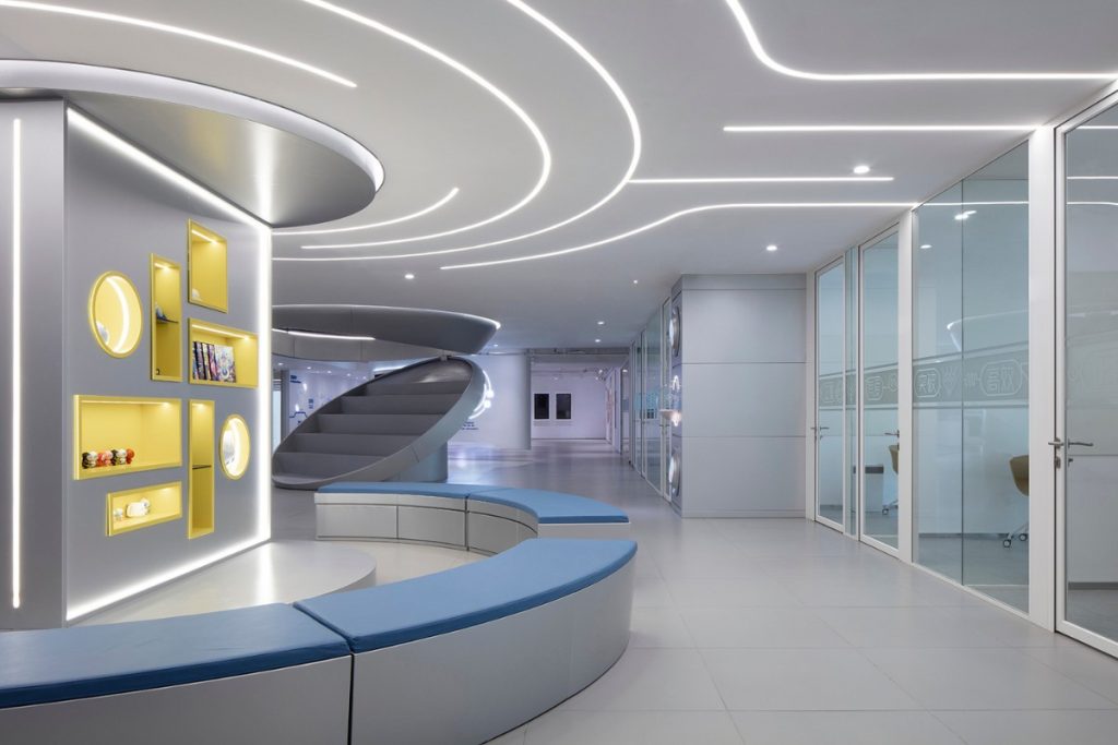 Dynamic and Fashionable Office Designed for a Social Gaming Company | SBID