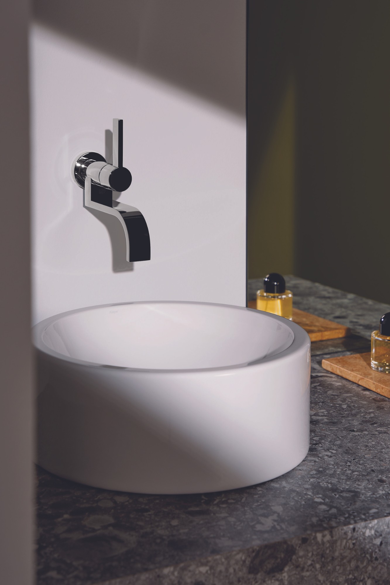 washbasin mixer, A Basic Aesthetic Appeal – Dornbracht Adds New Variants to the MEM Series