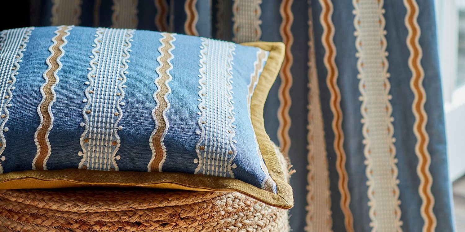 TITANIA_HERMIA_RIVER_CUSHION