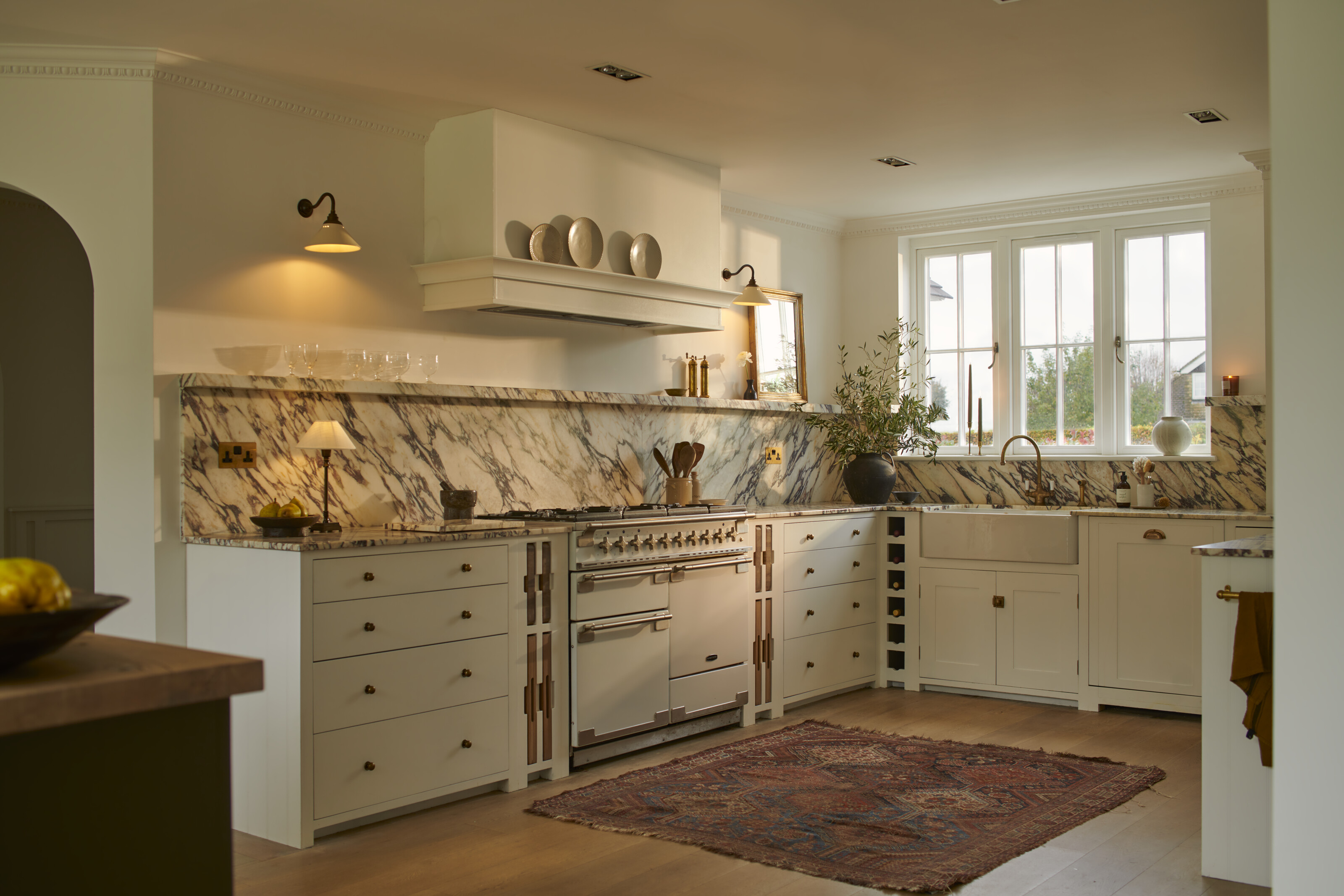 Large-HARRIS_KCS_1_086_lights_on_with_rug