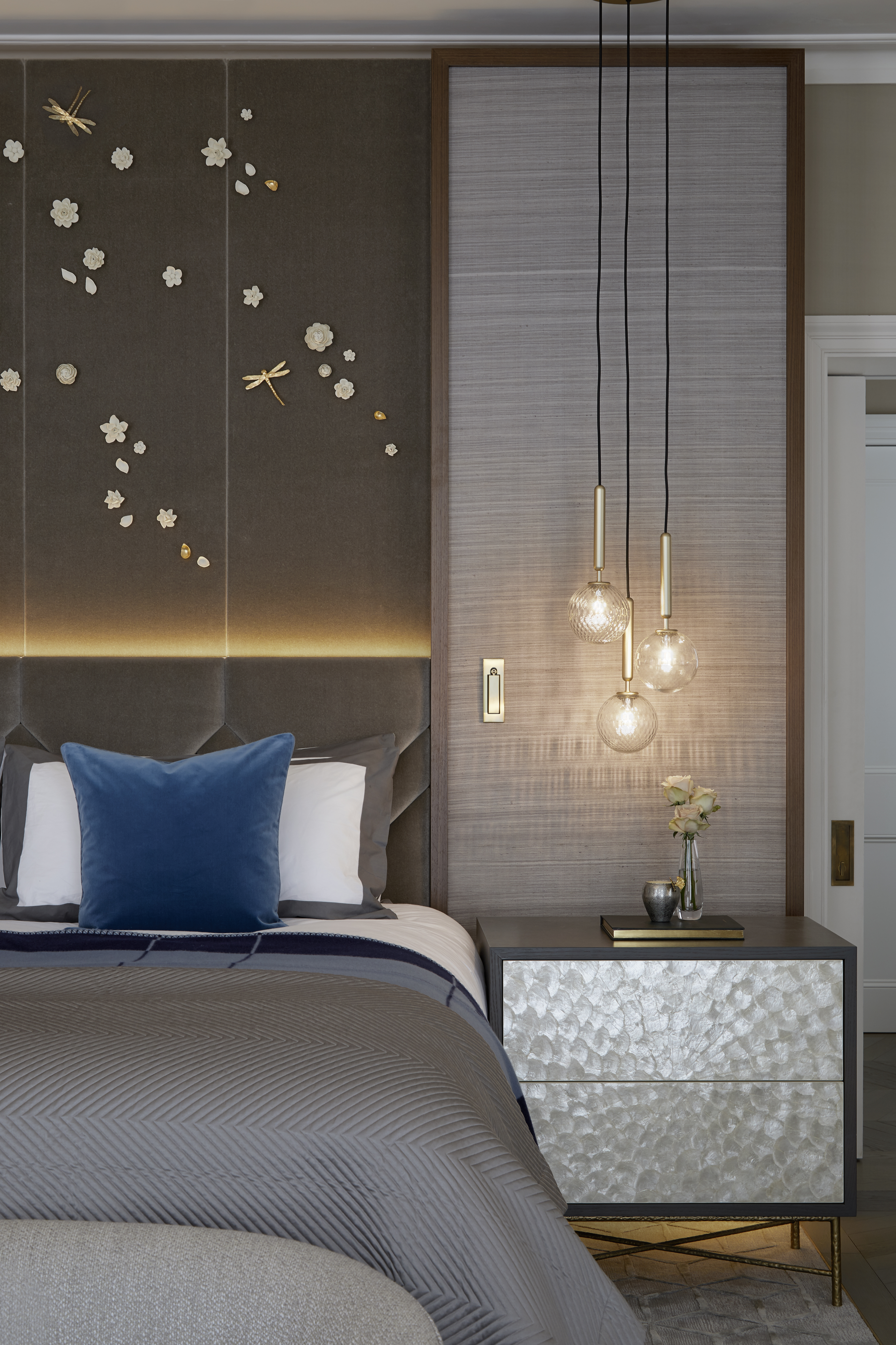 Art et Floritude bespoke bedside table with shell finish