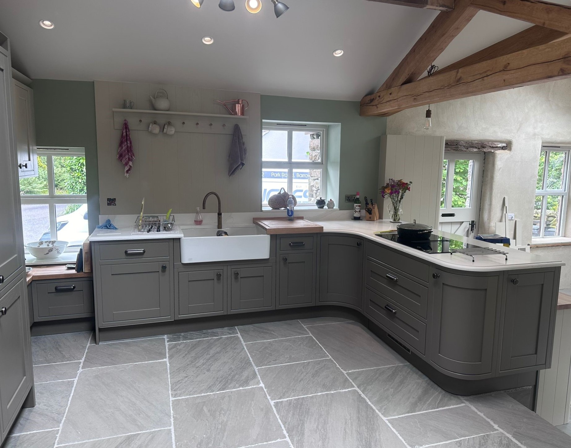 Country style by Mike Hughes Fitted Interiors