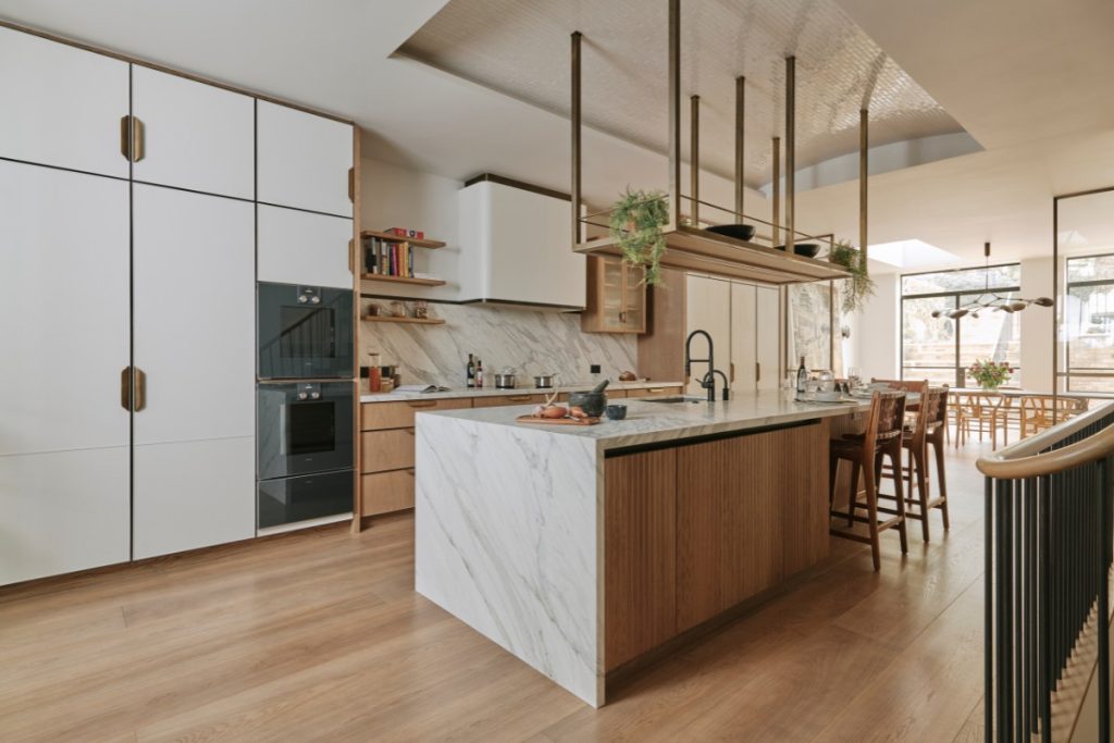 Kitchen Design Trends 2025: A Return to Craftsmanship, Texture and ...