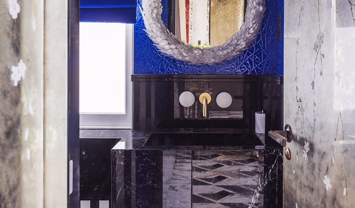 Shalini Misra London home powder loo by Mel Yates