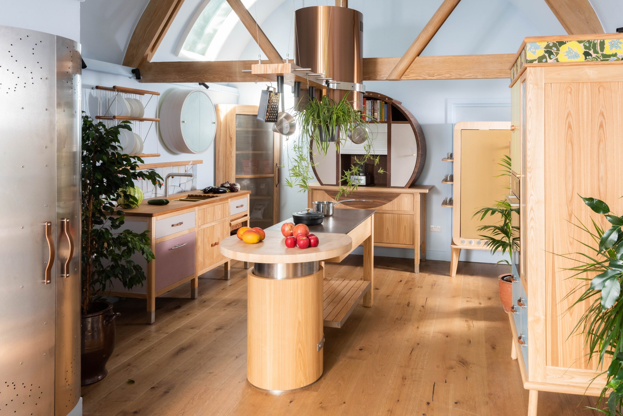 Main image + Appliance garage