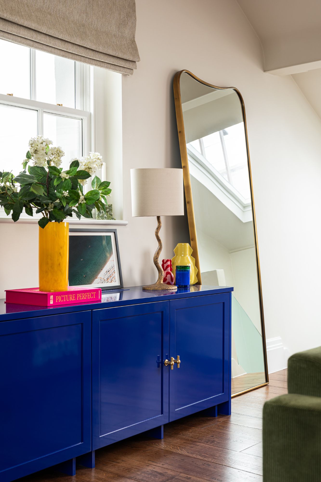 Sadie Pizzey Interiors, Sadie Pizzey Interiors: Weaving Vibrant Colours through Rustic Textures