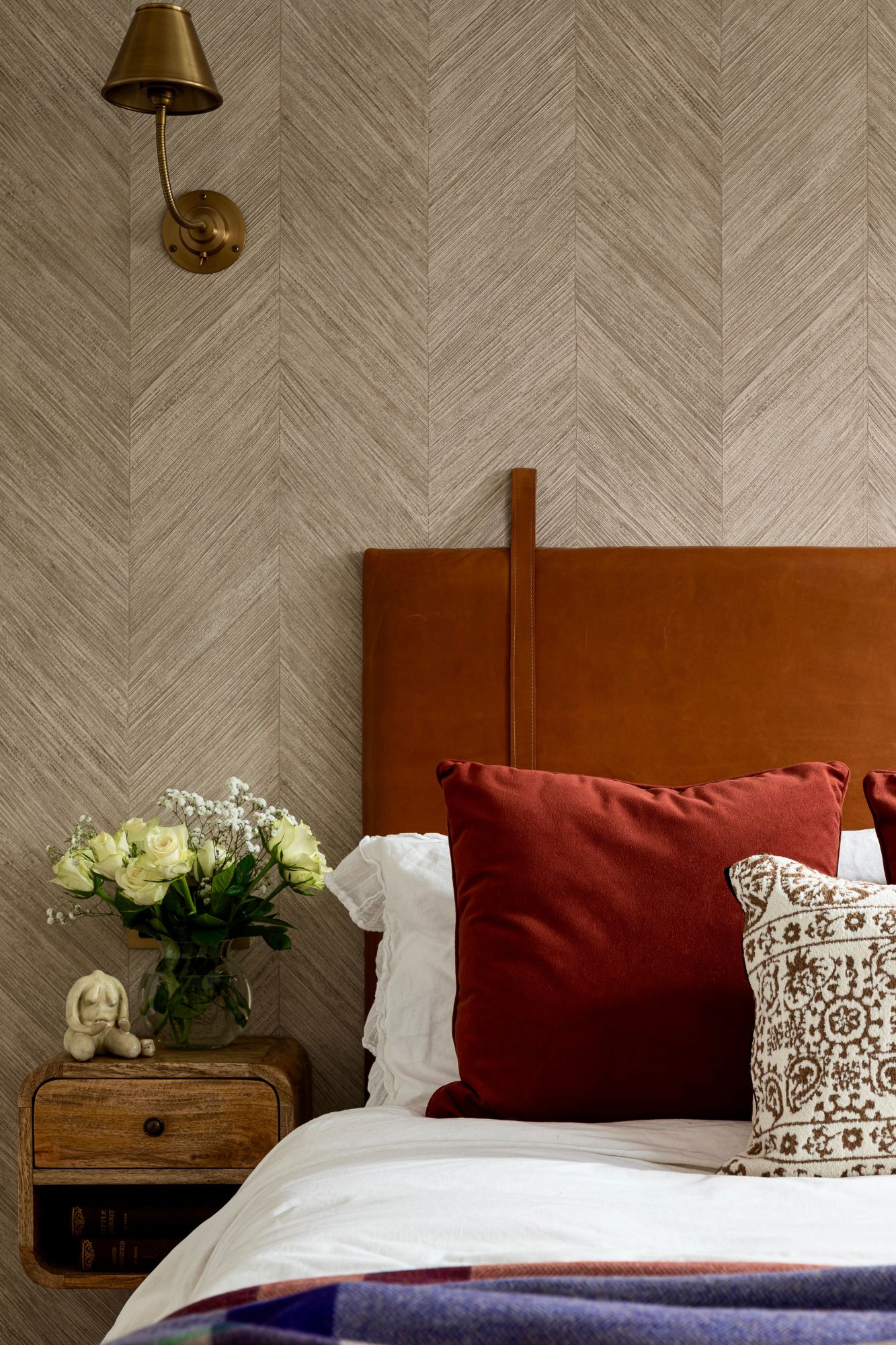 Sadie Pizzey Interiors, Sadie Pizzey Interiors: Weaving Vibrant Colours through Rustic Textures