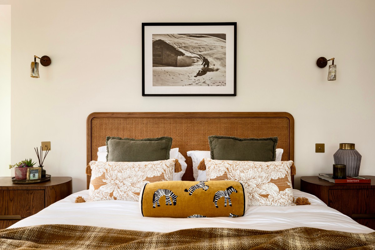 Sadie Pizzey Interiors, Sadie Pizzey Interiors: Weaving Vibrant Colours through Rustic Textures