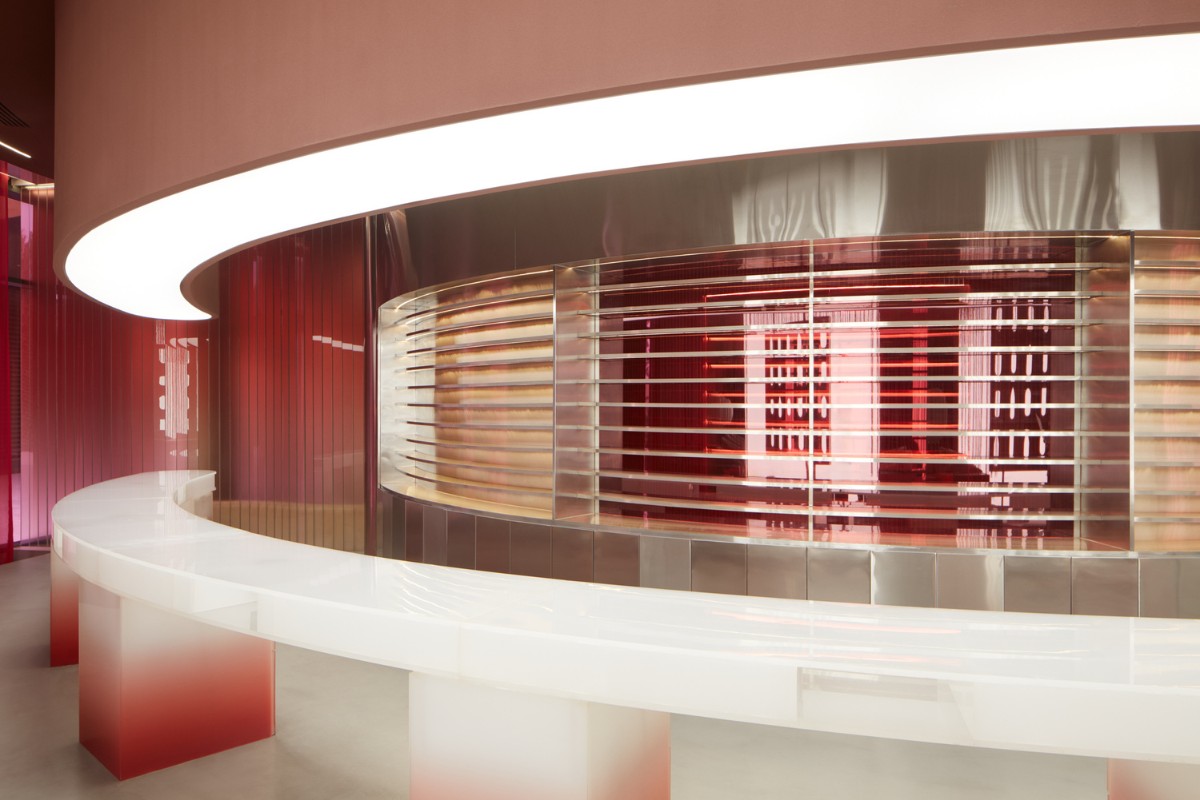 R&oacute;is&iacute;n Lafferty, R&oacute;is&iacute;n Lafferty Blends Functionality with a Deliberate Theatricality