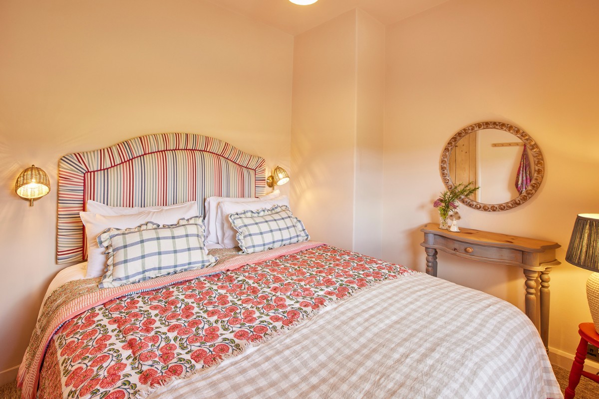 Isobel Star Interior Design, Isobel Star Interior Design Creates a Welcoming and Layered Cottage Design