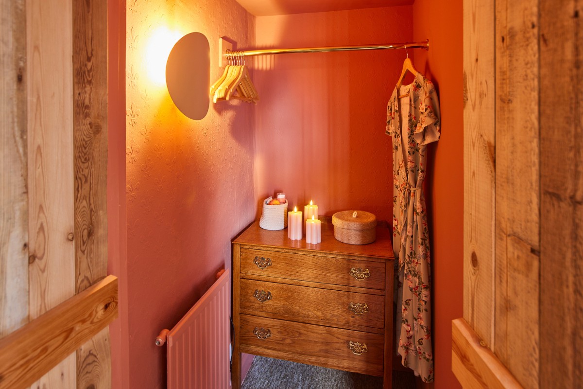 Isobel Star Interior Design, Isobel Star Interior Design Creates a Welcoming and Layered Cottage Design