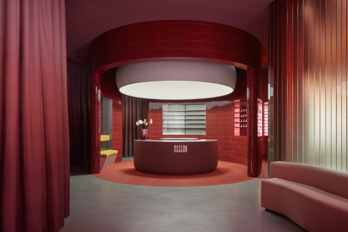 R&oacute;is&iacute;n Lafferty, R&oacute;is&iacute;n Lafferty Blends Functionality with a Deliberate Theatricality