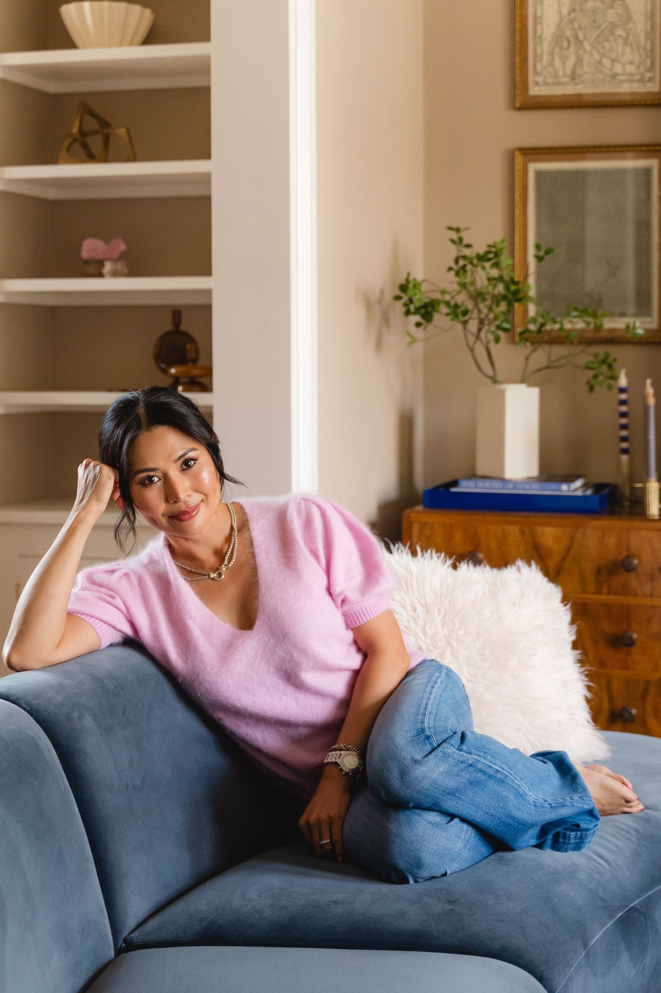 Susan Chesney Interiors, Susan Chesney Interiors Designs a Home Where Minimalist Architecture Meets Enveloping Comfort