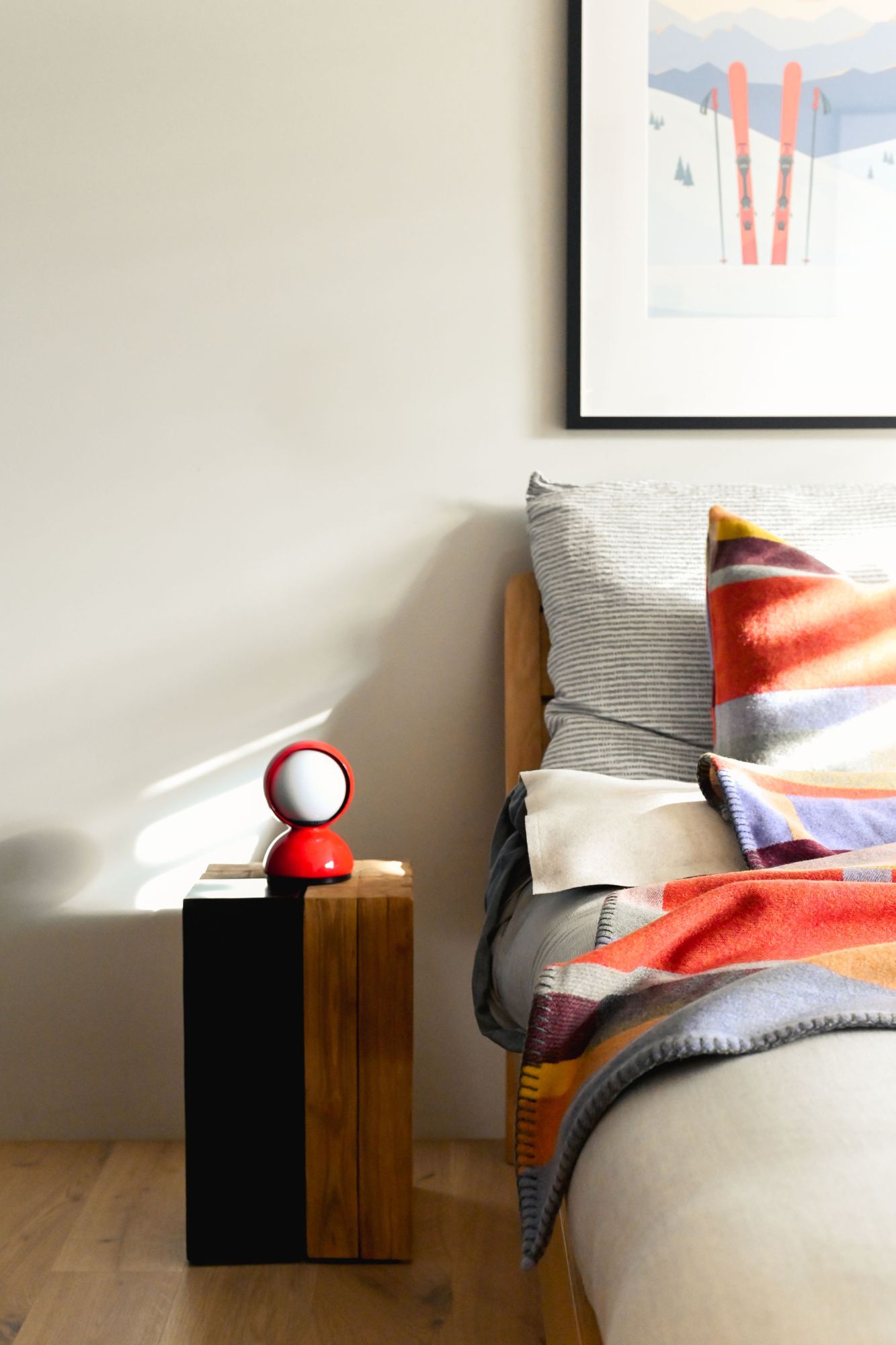 Susan Chesney Interiors, Susan Chesney Interiors Designs a Home Where Minimalist Architecture Meets Enveloping Comfort