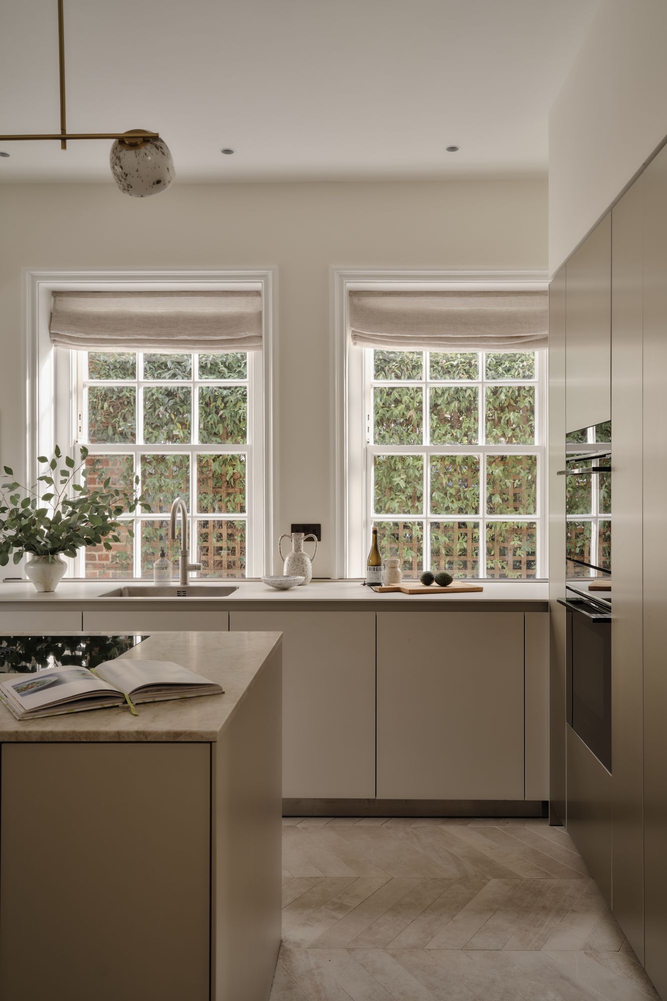 Amy Stoddart Studio, Amy Stoddart Studio Create a Contemporary and Carefully Considered Family Home