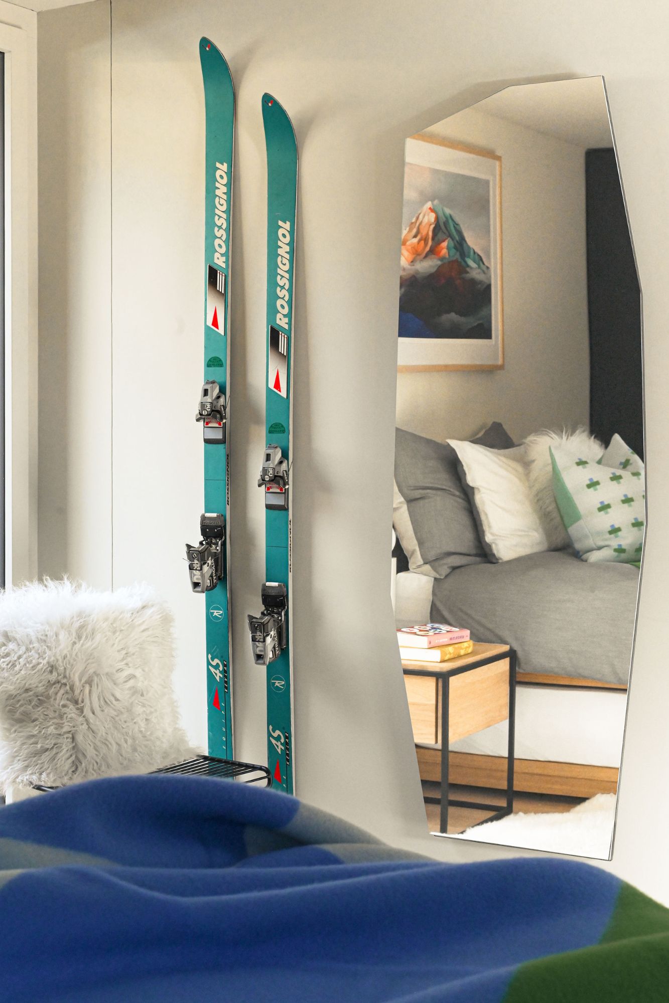 Susan Chesney Interiors, Susan Chesney Interiors Designs a Home Where Minimalist Architecture Meets Enveloping Comfort