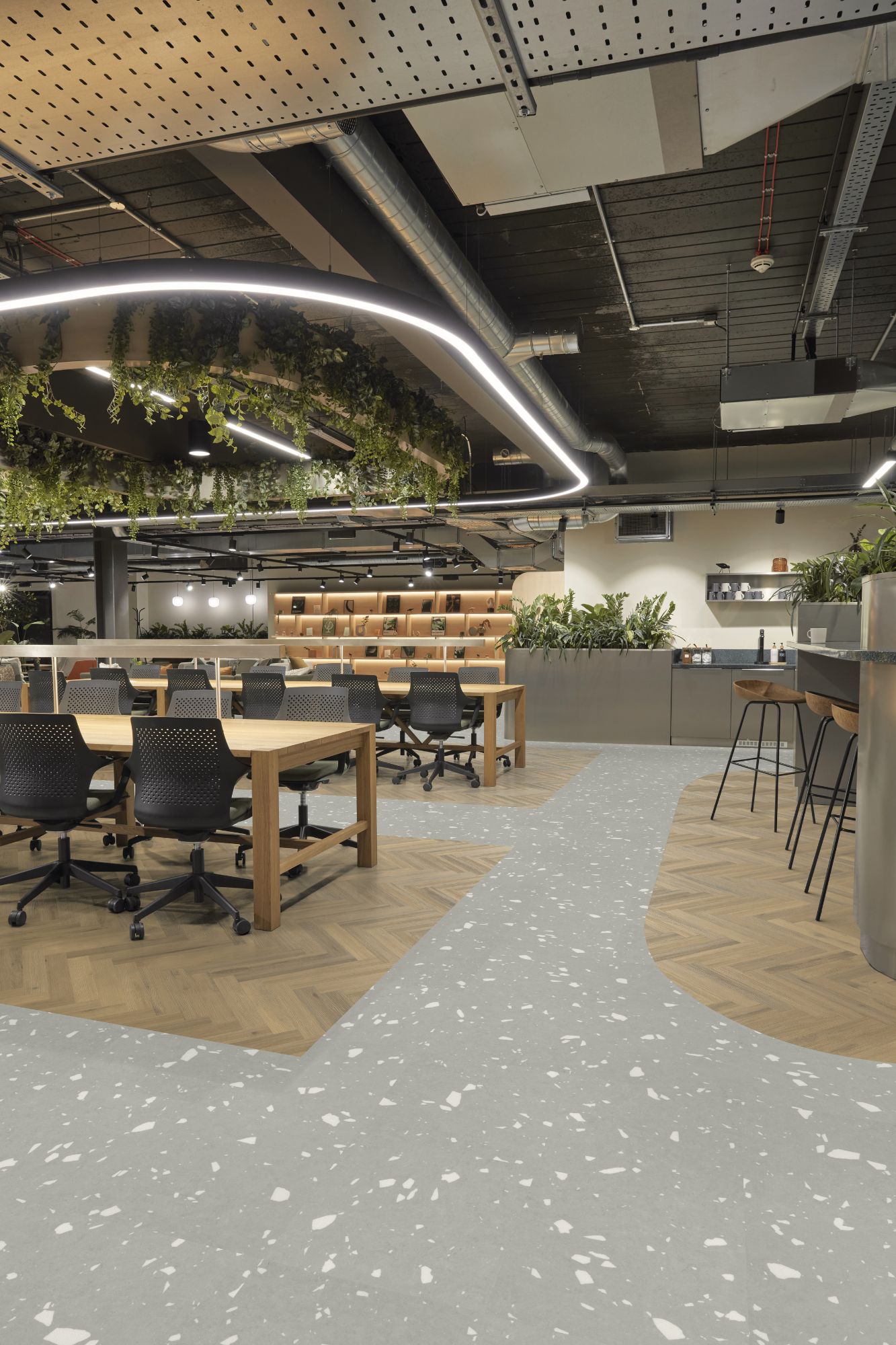 Karndean, Karndean Commercial Spotlights Wellbeing and Material Performance at CDW2026