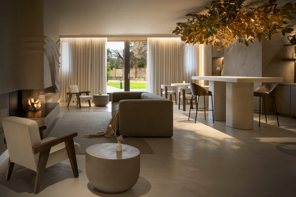 Susanna Cots Create a Place of Calm, Light, and Contemplation
