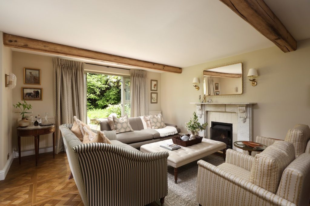 Failand Farmhouse: A Serene and Inviting Living Room by Khaya Studio