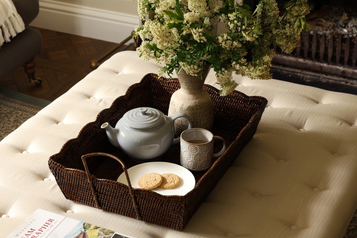 Khaya Studio, Failand Farmhouse: A Serene and Inviting Living Room by Khaya Studio