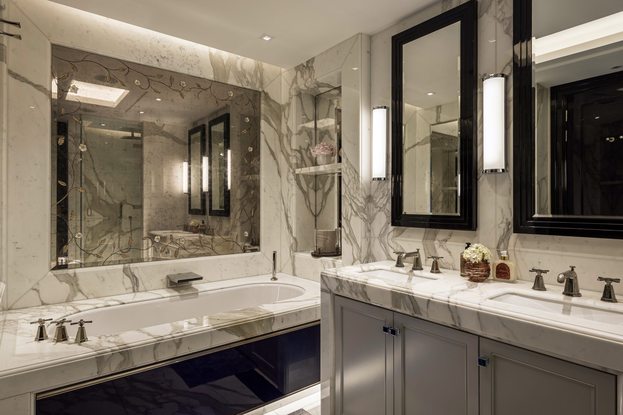 Studio Feray_Ebury Famiy Residence_Master bathroom
