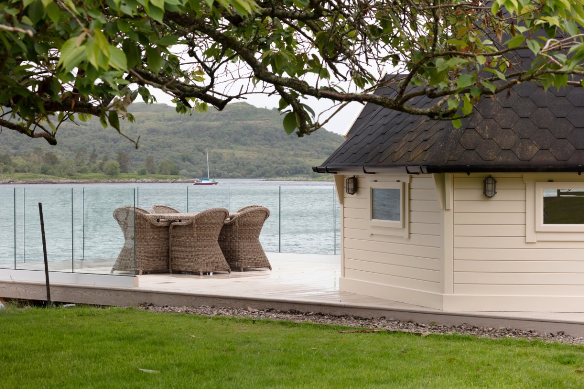 Studio LBI, Studio LBI Deliver a Cosy But Thoroughly Modern and Functional Holiday Home