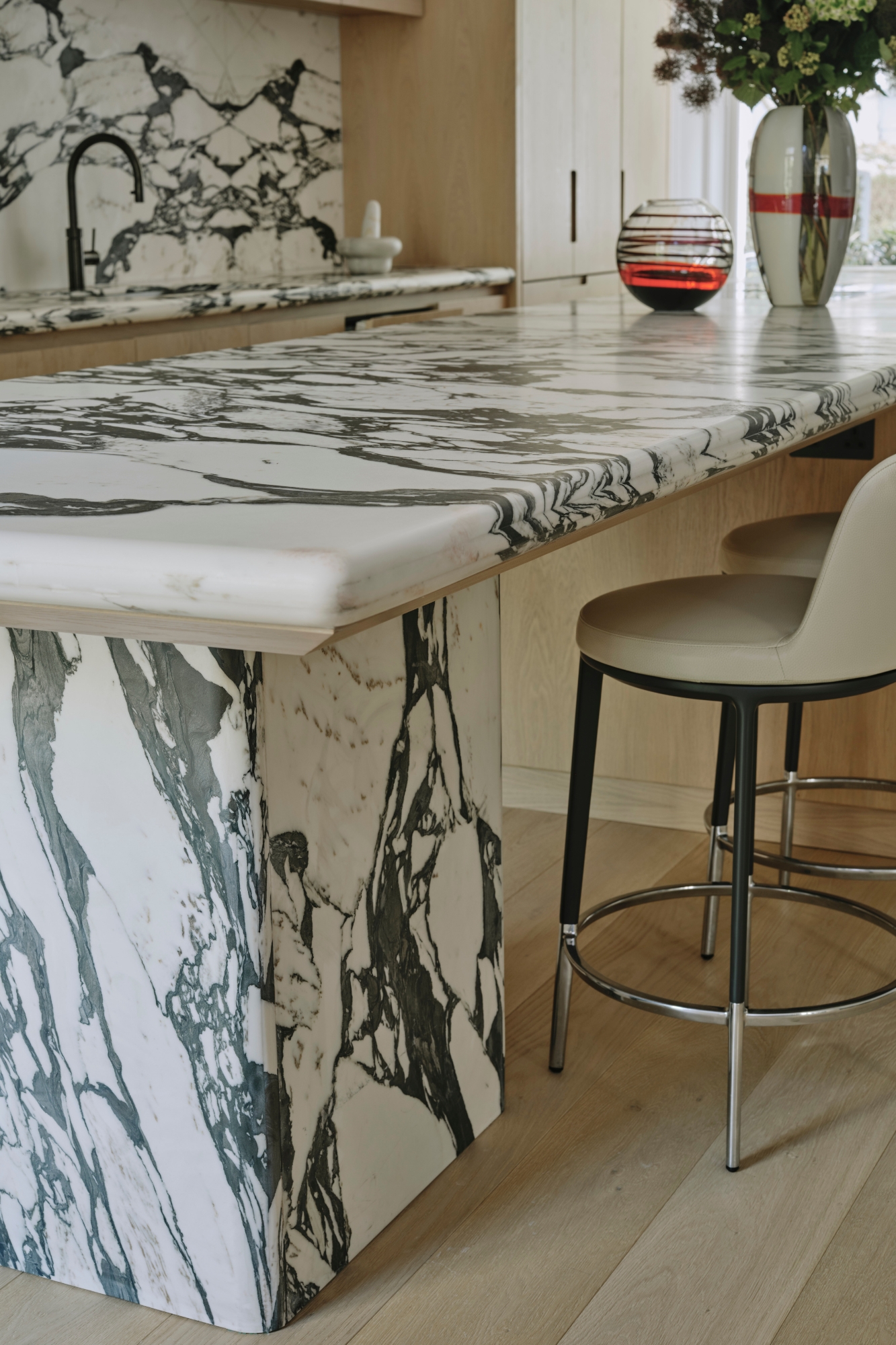 ledbury studio, The Notting Hill Kitchen: A Ledbury Studio Design Built Around Book-Matched Marble
