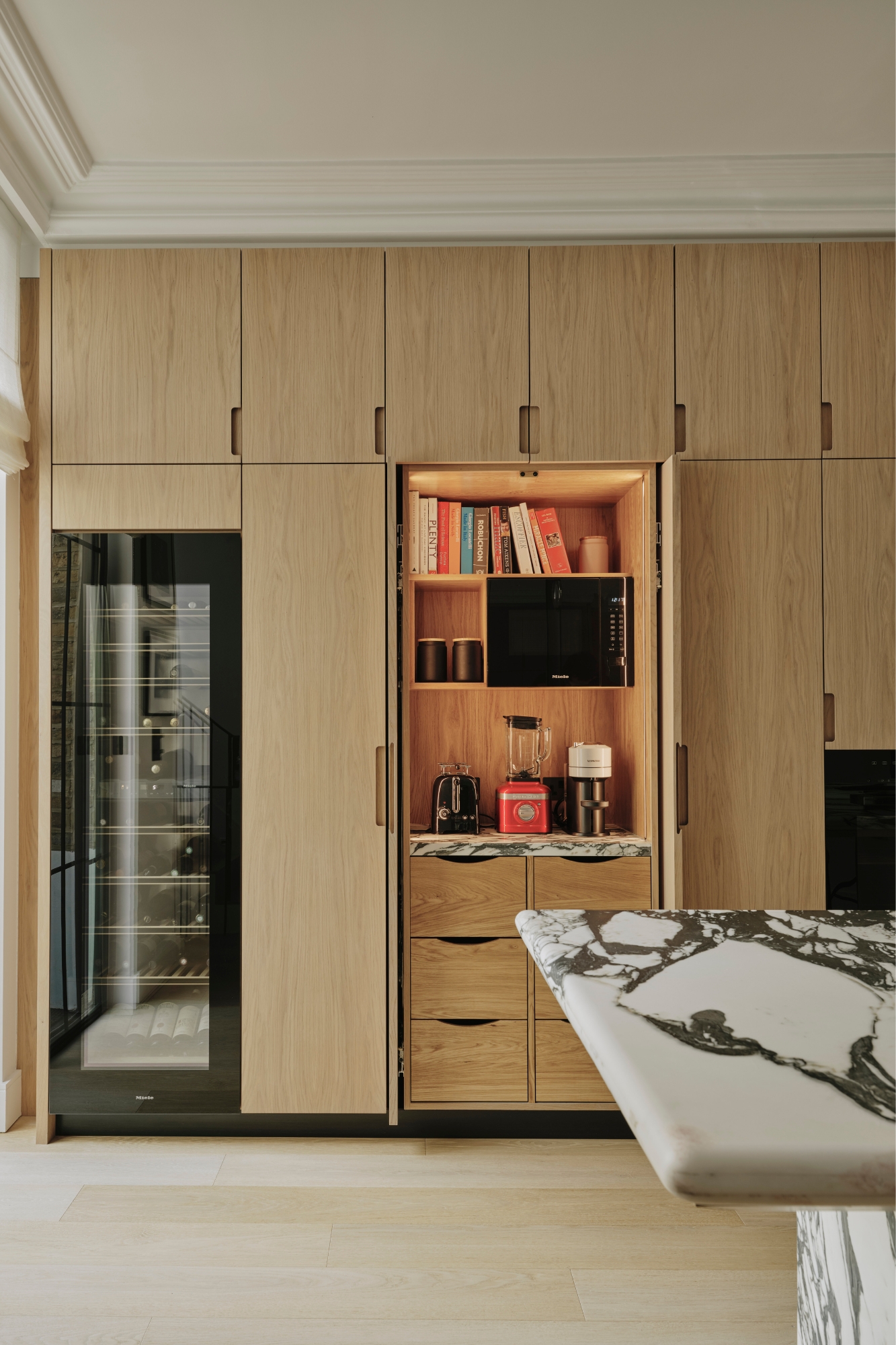 ledbury studio, The Notting Hill Kitchen: A Ledbury Studio Design Built Around Book-Matched Marble