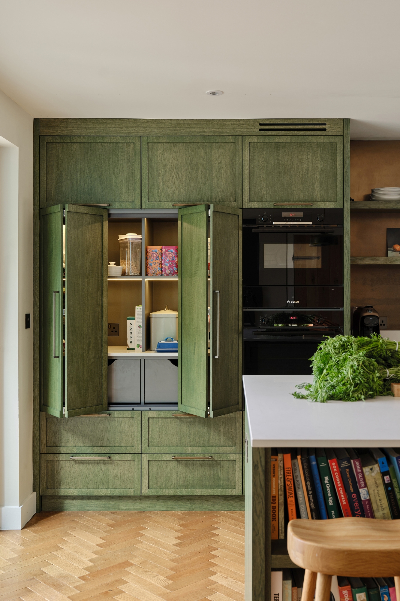 Pia Design, Hillview House: Pia Design Modernises a Traditional Country Home