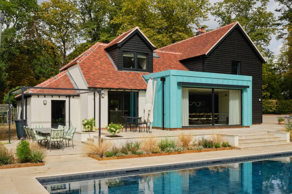 Hillview House: Pia Design Modernises a Traditional Country Home